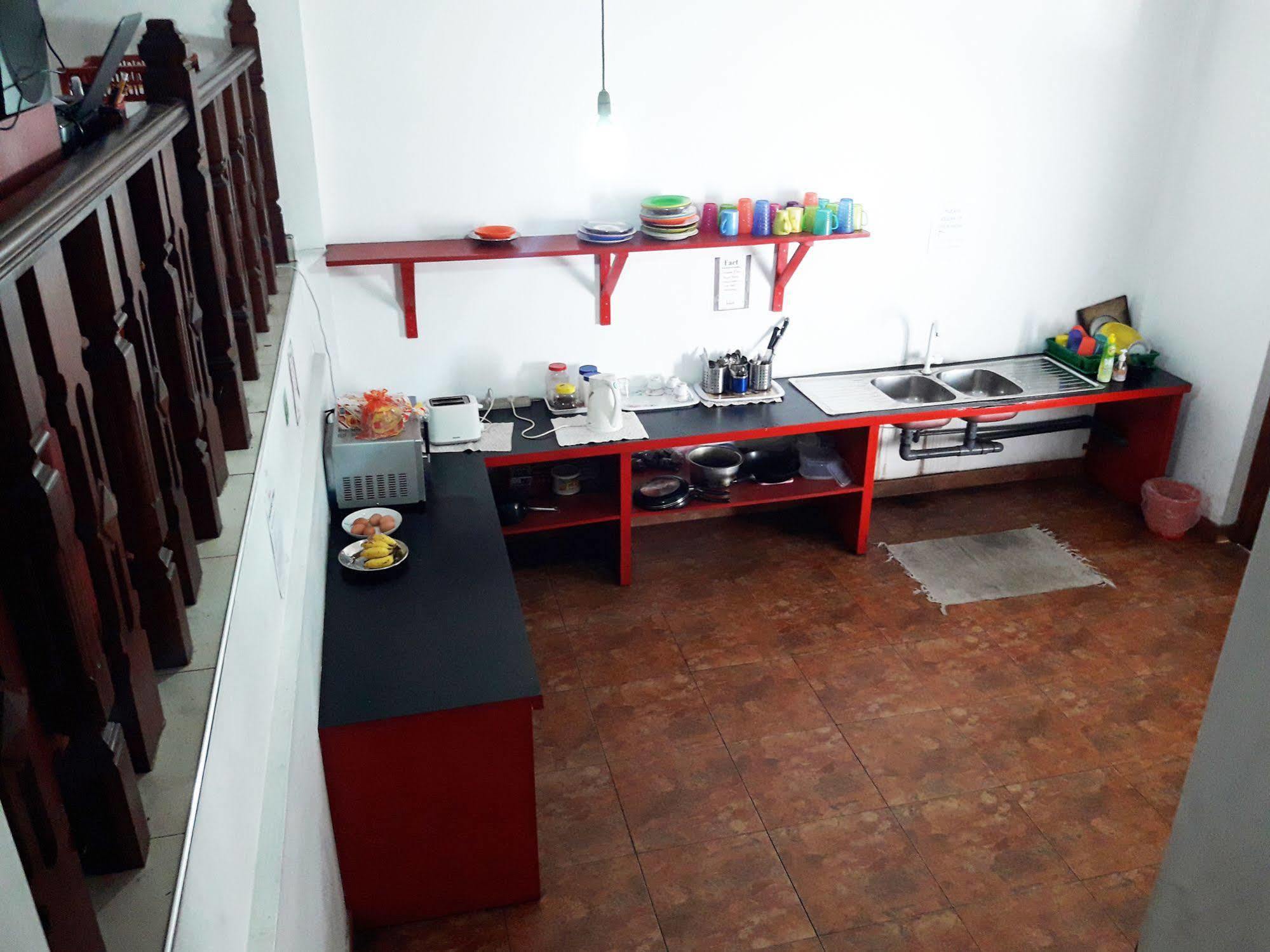 Kandy Walkers Hostel Tennekumbura Eksteriør bilde